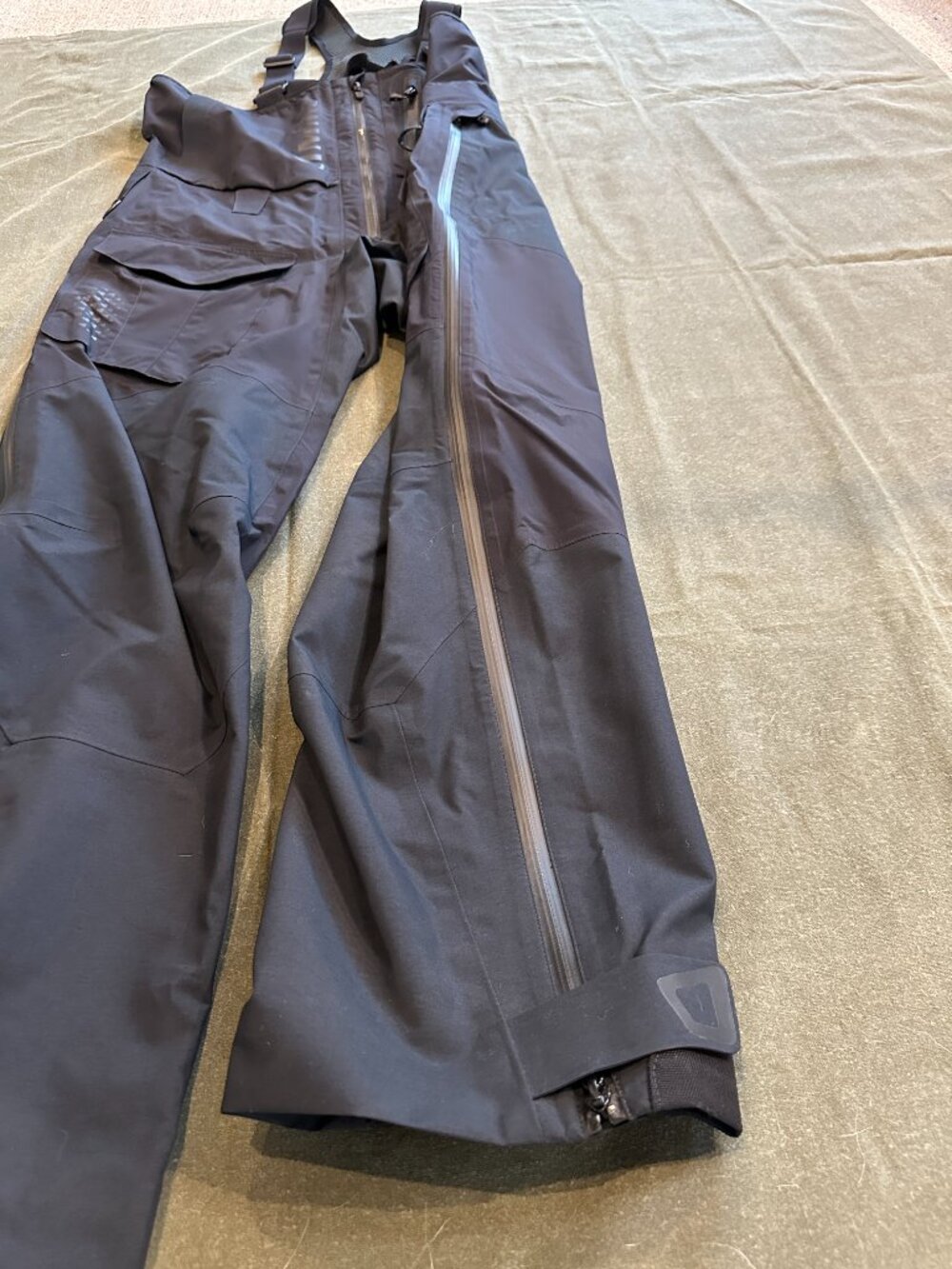 Simms ProDry Bibs (Gore-Tex Pro Shell) - Picture 11 of 16